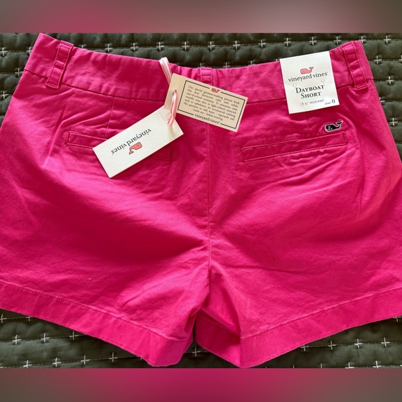 Pink (Rhododendron) Vineyard Vines Women's Dayboat Shorts, Size 0
NWT - Picture 8 of 8